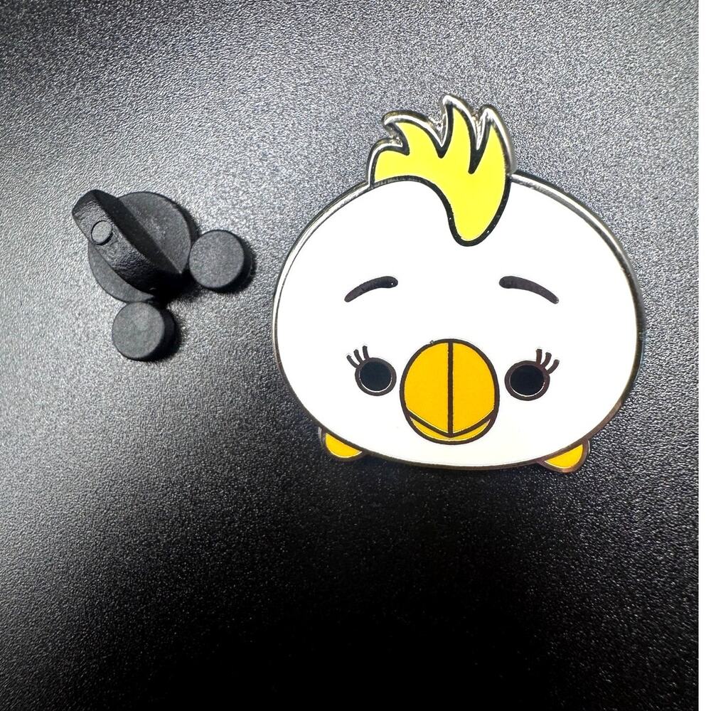 2017 Disney Tsum Tsum Booster Set Adventureland Showgirl Bird Pin